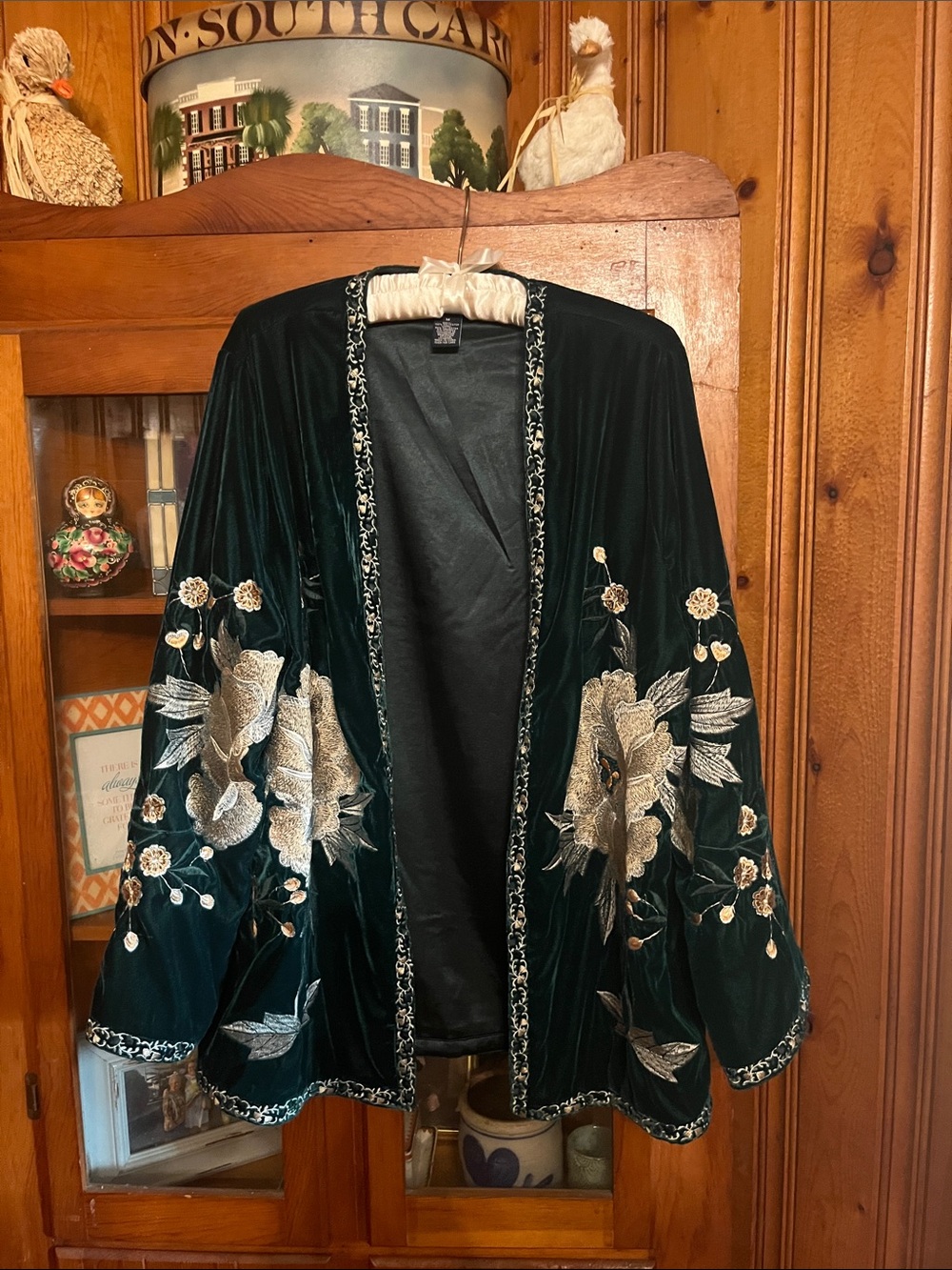 ANNA CAI Neiman Marcus
Boho Green Velvet Floral
Embroidered Kimono Size M